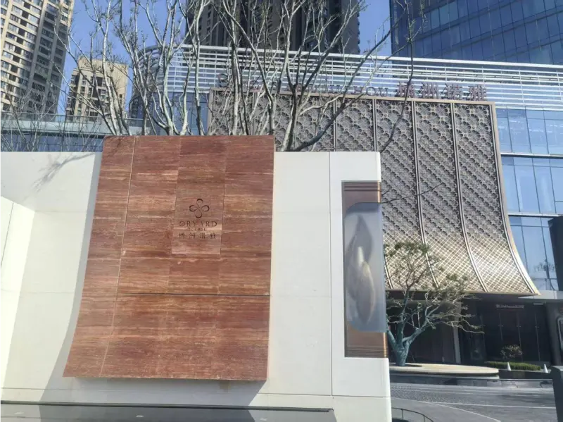 Blueway soutient l'expérience de natation en haute altitude à l'hôtel Changsha Poly Juizhou Noya